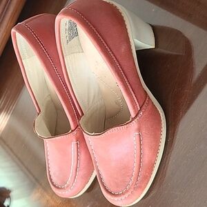 Size 6M leather hush puppies, very comfortable. 7cm heel